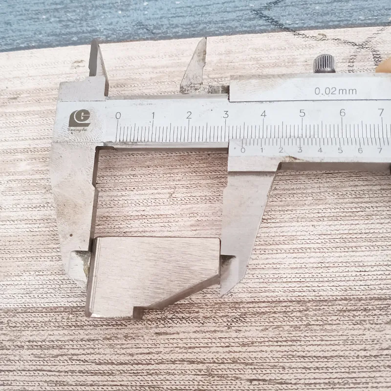 Pillow type packaging machine paper feeding part spare parts movable three claws fixed three claws