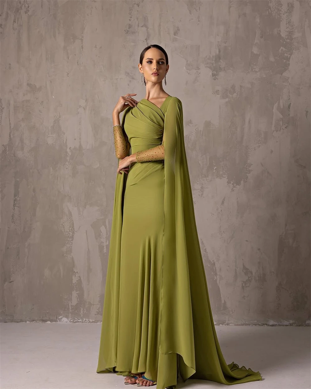 Maßgeschneidertes, temperamentvolles, grünes Chiffon-Abendkleid, exquisite lange Ärmel, Schal, Reißverschluss hinten, Meerjungfrau, maßgeschneiderter Anlass G