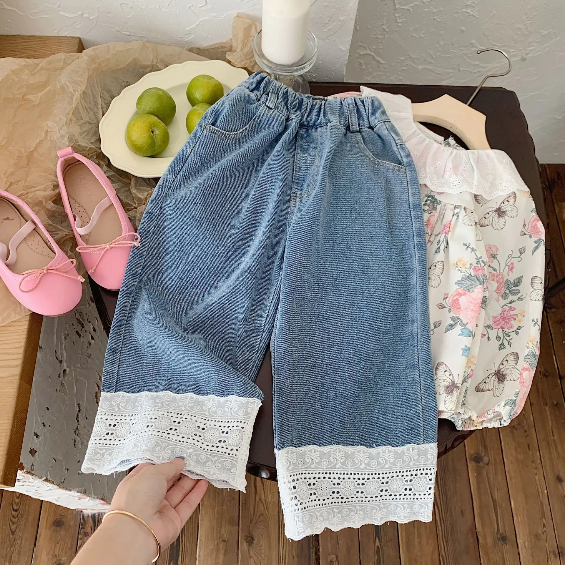 

Girls Pants 2024 Autumn New Childrens Clothes Korean Style Lace Patchwork Loose Foreign Style Jeans Casual Simple Match