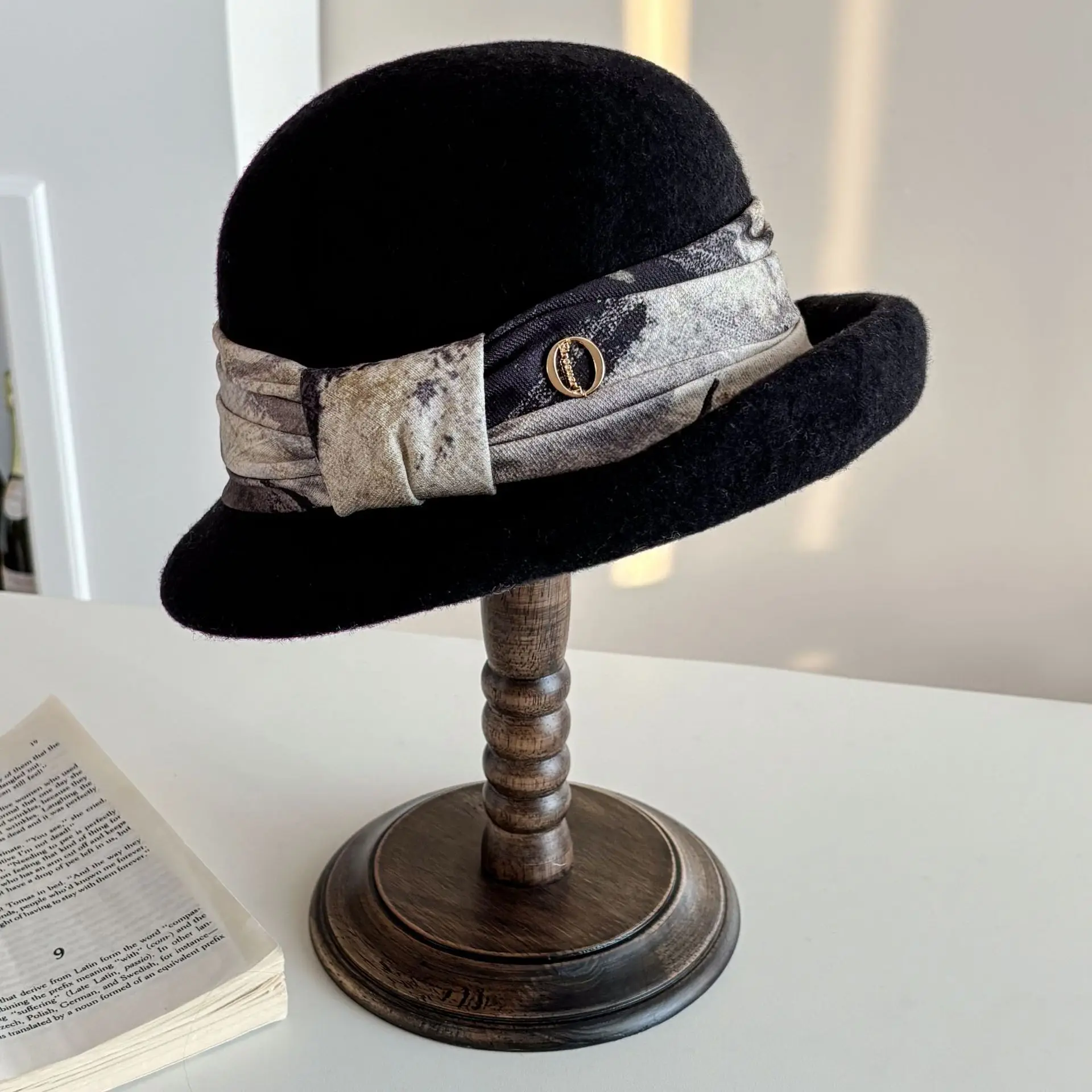 Cappello da pescatore in lana con nastro colorato elegante stile Hepburn francese Cappello a cilindro da donna mondana di alta qualità