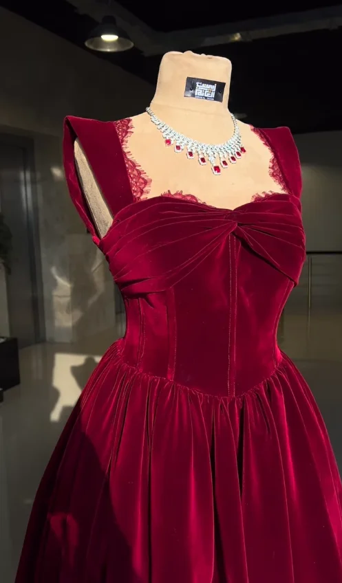 Evening Luxury Party Dresses Dubai Vintage Claret Velvet Formal Occasion Prom Gowns Elegant A-Line Customized أطقم فسات