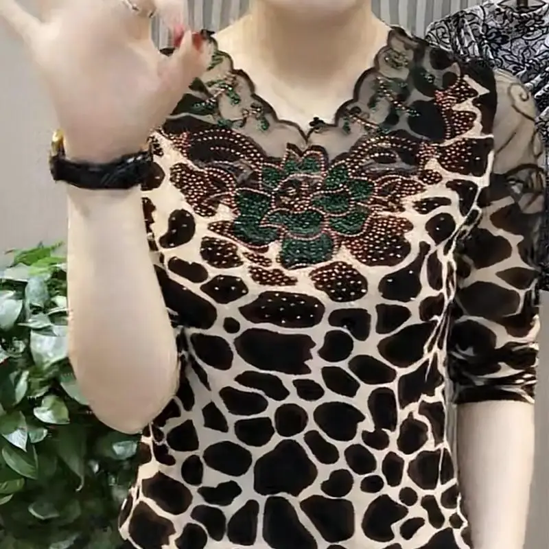 Spring Autumn New V-Neck Gauze Spliced T-shirt Lace Hollow Out Female Clothing Fashion Diamonds Casual Leopard Printed Pullovers