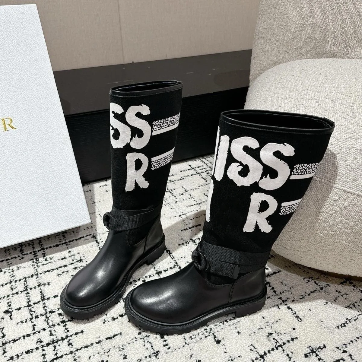 Stivali al ginocchio patchwork ricamati per donna 2025 Nuovo stile Stivali da cavaliere alti con punta tonda, tacco spesso e dimagranti