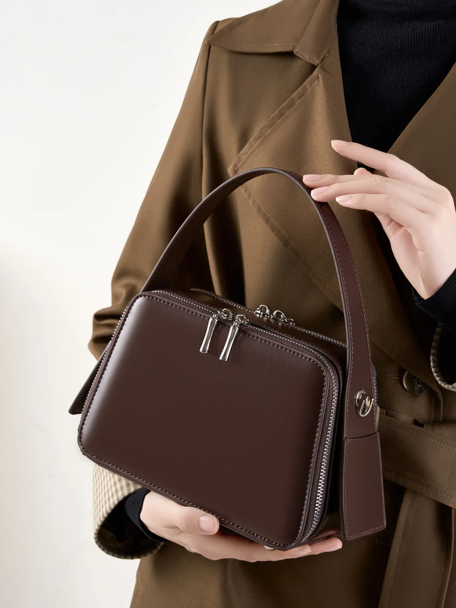 Alta qualidade 2025 nova primavera nicho design couro genuíno segunda camada de couro das mulheres commuter crossbody saco portátil 2950