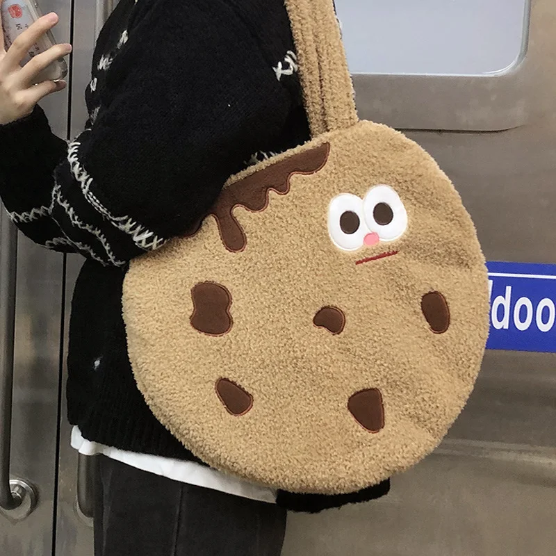 

The creative design of the cookie bag plush backpack is a soft, comfortable, cute, and fun gift. Warm home decor adds atmosphere