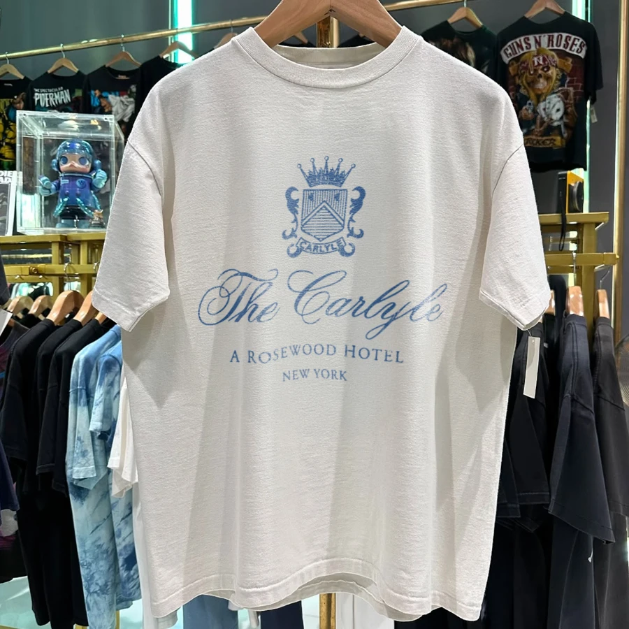 90er Jahre The Carlyle New York Seltenes, weiß gewaschenes T-Shirt aus Sommer-Baumwolle mit Aufdruck, lässig, sportlich, kurzärmelig, Streetwear – Detail 4