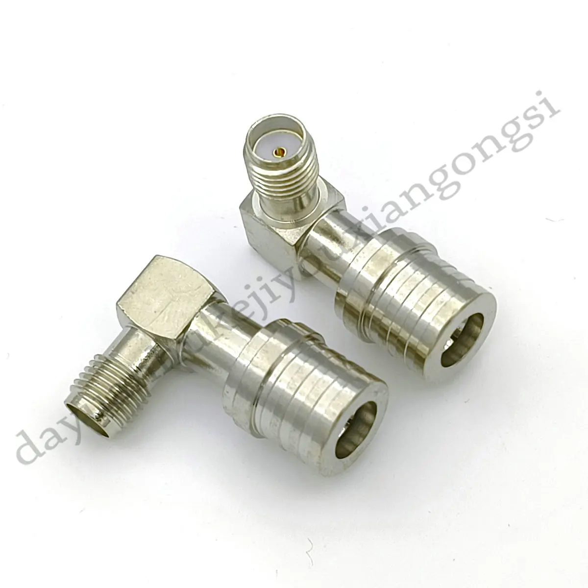 50PCS/100pcs 50ohm brass Right Angle QMA male to SMA female Adapter Conversion Connector