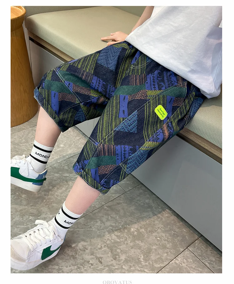 Neue, modische Jeansshorts für Jungen im Teenageralter, ideal für den Sommer, als Teil eines stylischen Streetwear-Outfits, lässige Caprihosen mit Print, für Kinder und Jugendliche, Größe 5-14 Jahre. – Detail 5