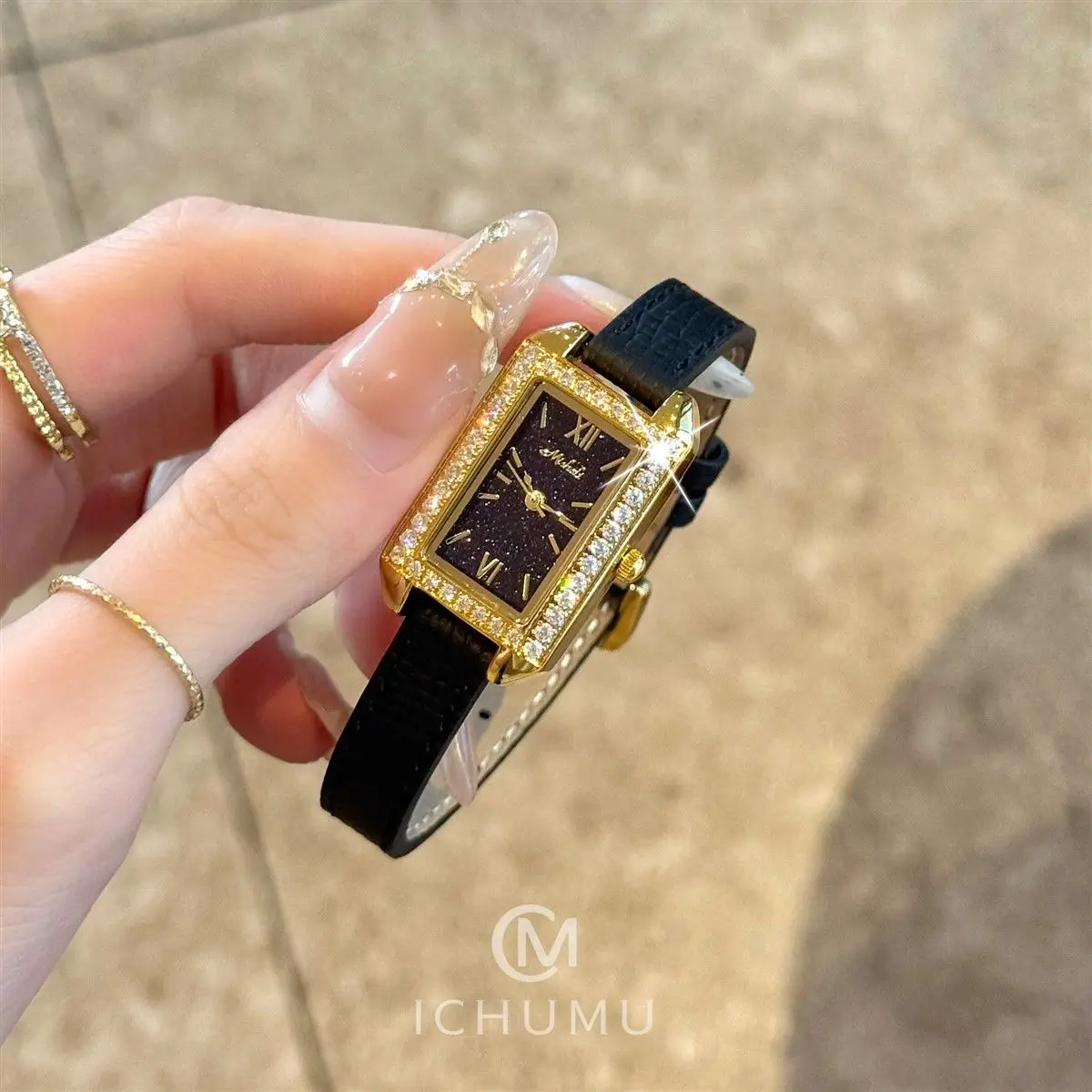 ساعة نسائية أنيقة ساعة نسائية راقية السماء المرصعة بالنجوم ريترو موضة مربعة صغيرة ساعة مربعة 2025 نمط جديد ساعة مختارة