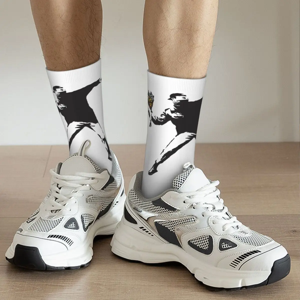 Banksy Graffiti Protest Anarchist Gooien Bloemenwerper Maak kunst niet oorlog op witte achtergrond Sokken Kousen Lange sokken