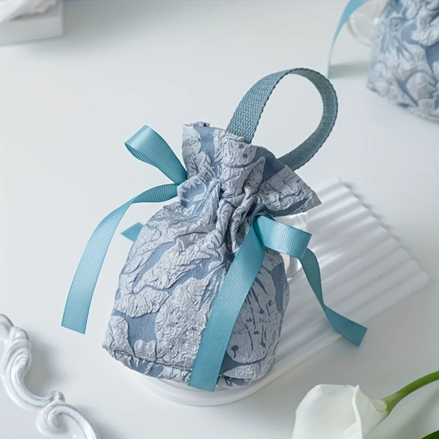 4Pcs Elegant Lace Drawstring Gift Bags - Portable Favor Pouches for Wedding, Birthday, Party Event Supplies, Easy-Tie Bow Closur