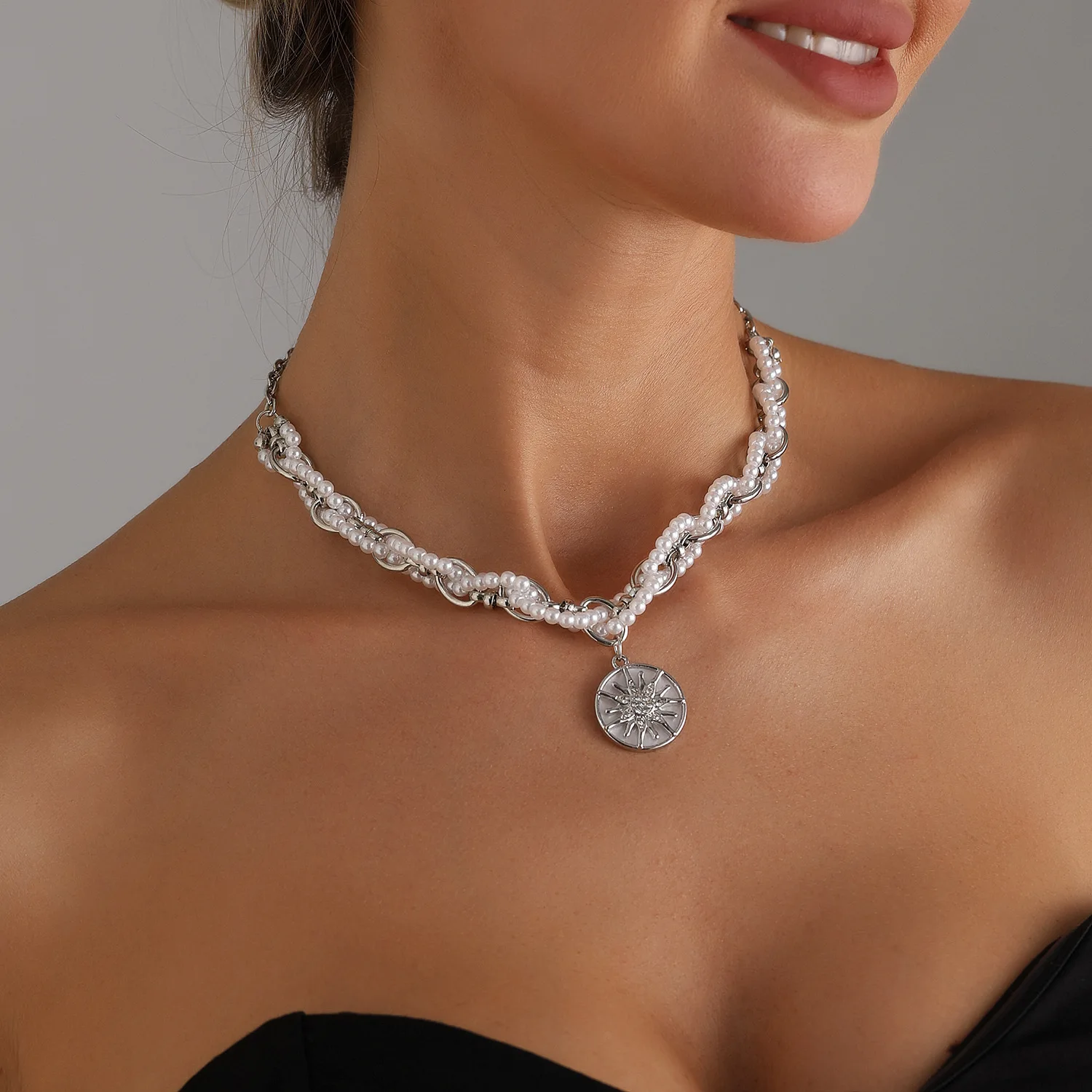 

Vintage Hexagram Carving Pendant Necklace for Women Fashion Pearl Beaded Wrapped Chain Necklace High Quality Punk Jewelry