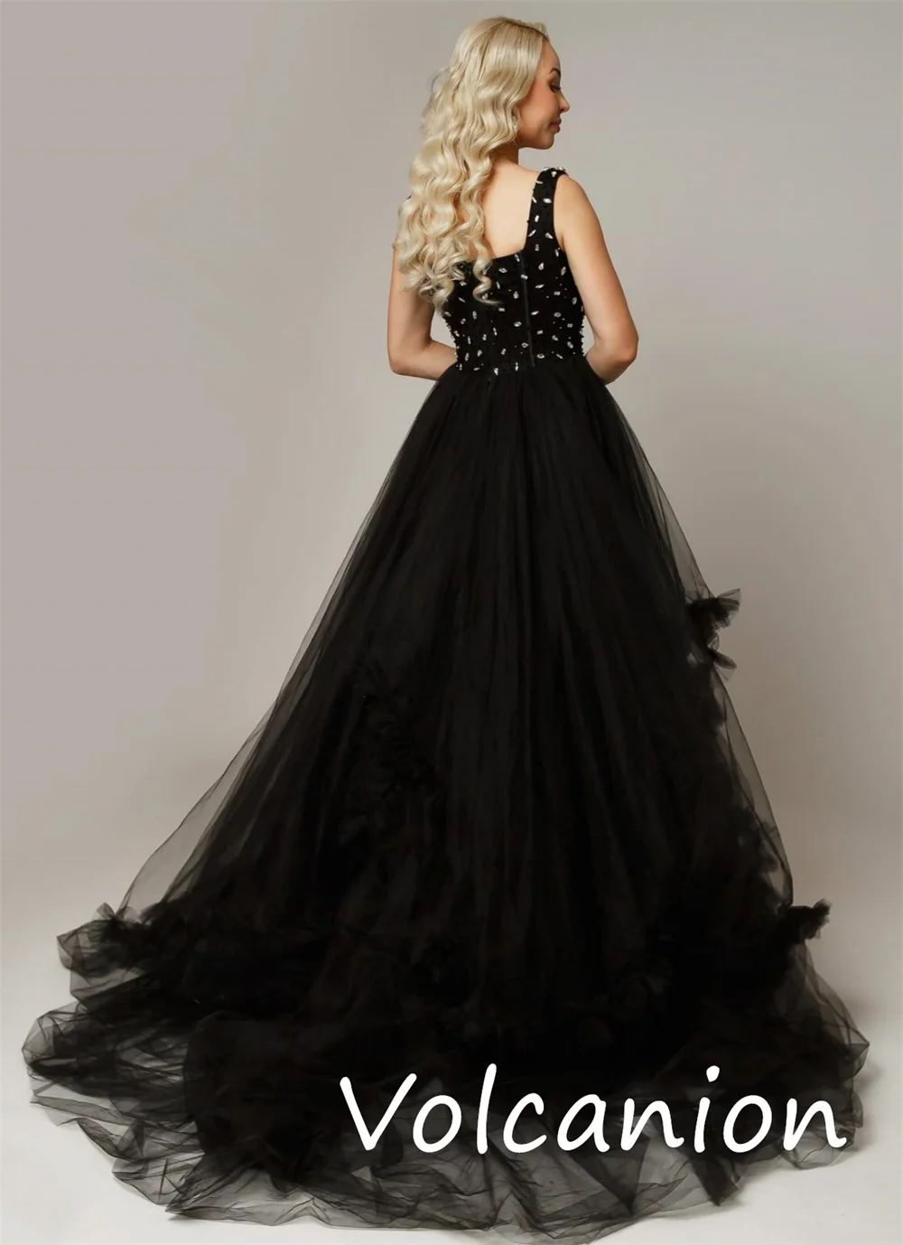 Abiti lunghi con scollo quadrato a trapezio con pieghe di paillettes in organza abbinate con scintilla personalizzata Occasioni formali su misura