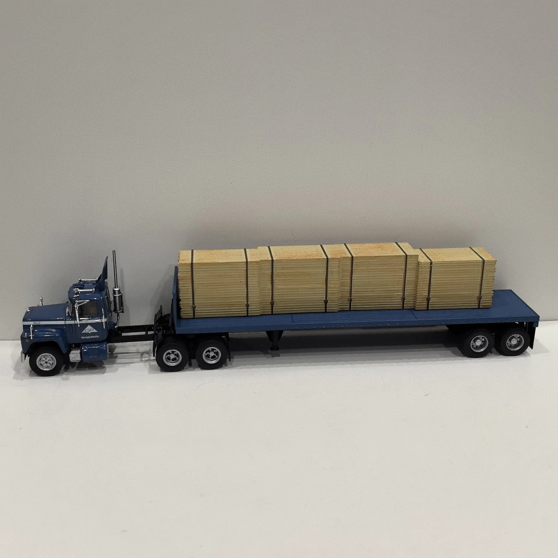 다이캐스트 IXO 1/43 스케일 맥 R 마크 트랙터 트럭 모델 헤드 합금 트레일러 목재 플라스틱 자동차 모델 수집용 장난감 선물 기념품