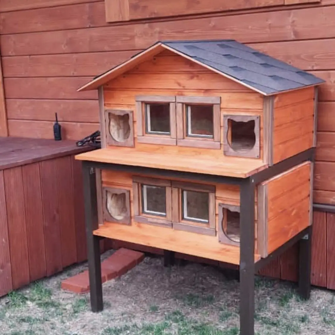 Outdoor sunscreenilla outdoor cotton rainproof and cold-proof courtyard cat room, nest stray  solid wood warm do