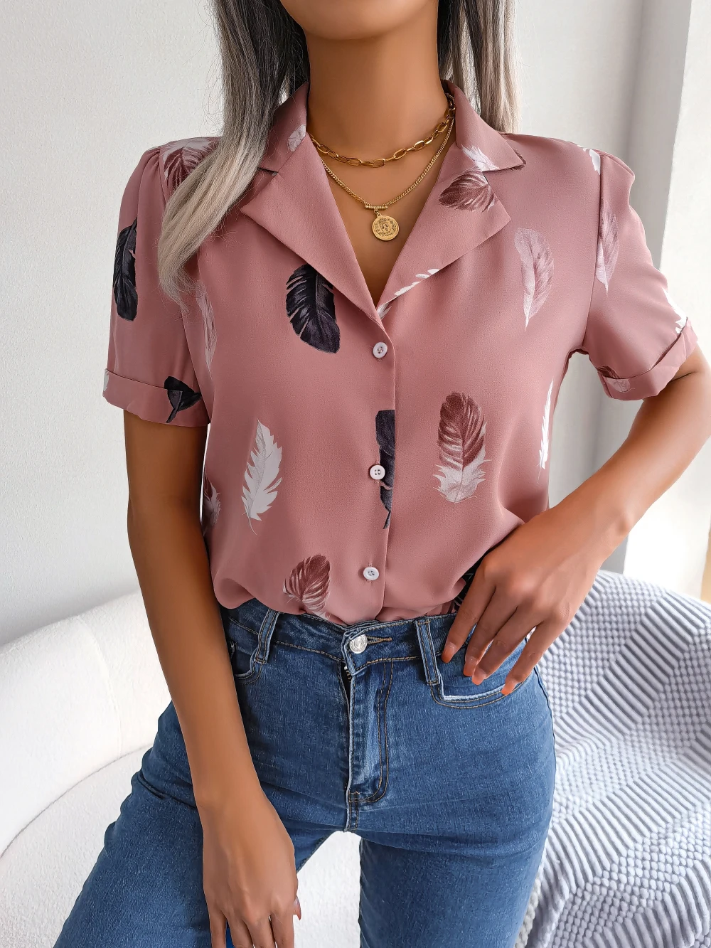 2024 new women's casual printed shirt temperament suit collar feather loose short-sleeved shirt