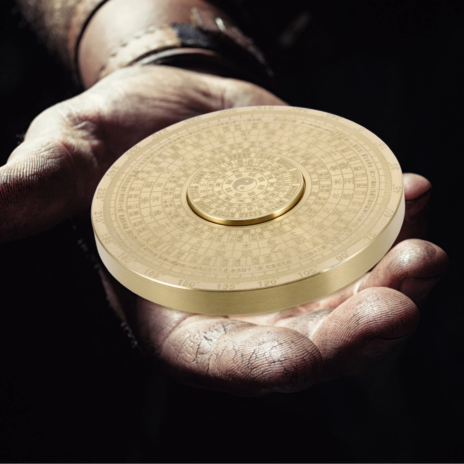 

Sturdy Brass Bagua Plate Decoration Mini Feng Shui Amulet nament Rotating Golden Copper Swing Portable Home for Kids