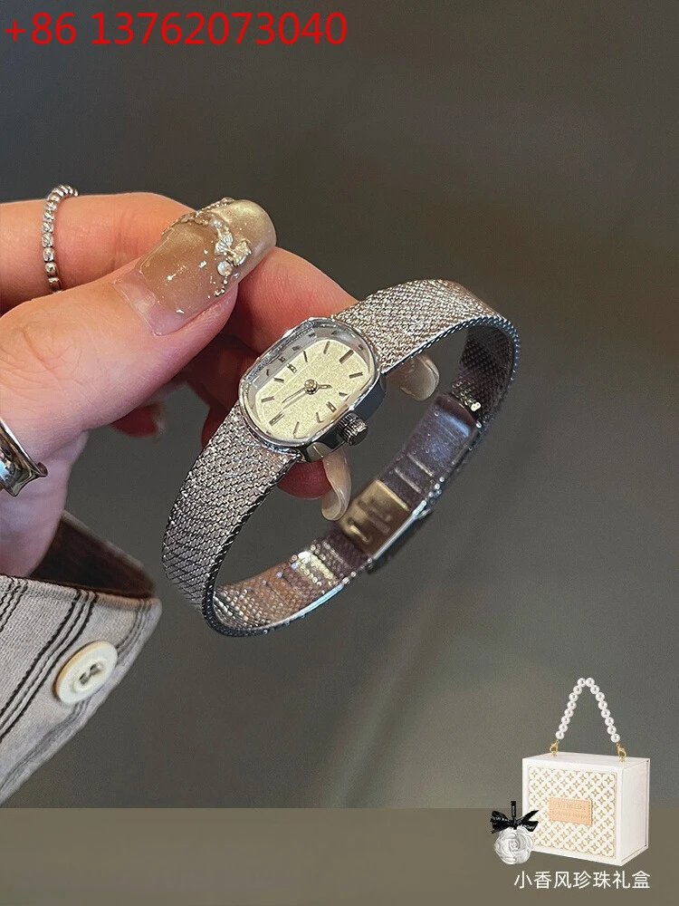 

Женские легкие роскошные нишевые часы 2025, новые простые маленькие циферблаты, маленькие изысканные женские кварцевые часы