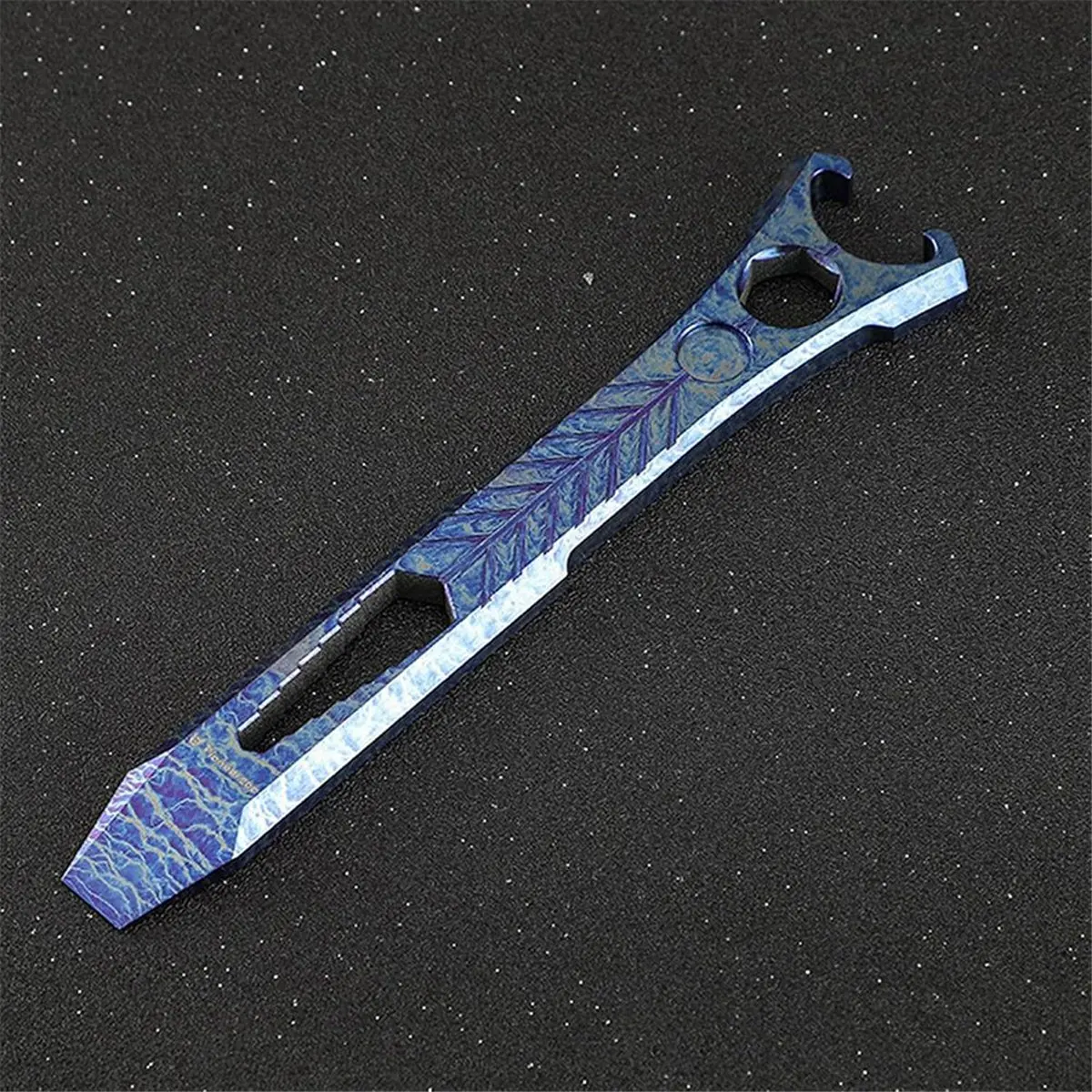 2025 + سبائك التيتانيوم قضيب رفع أداة متعددة فتاحة الزجاجات حجم صغير متعدد أداة قضيب رفع وجع مفك البراغي