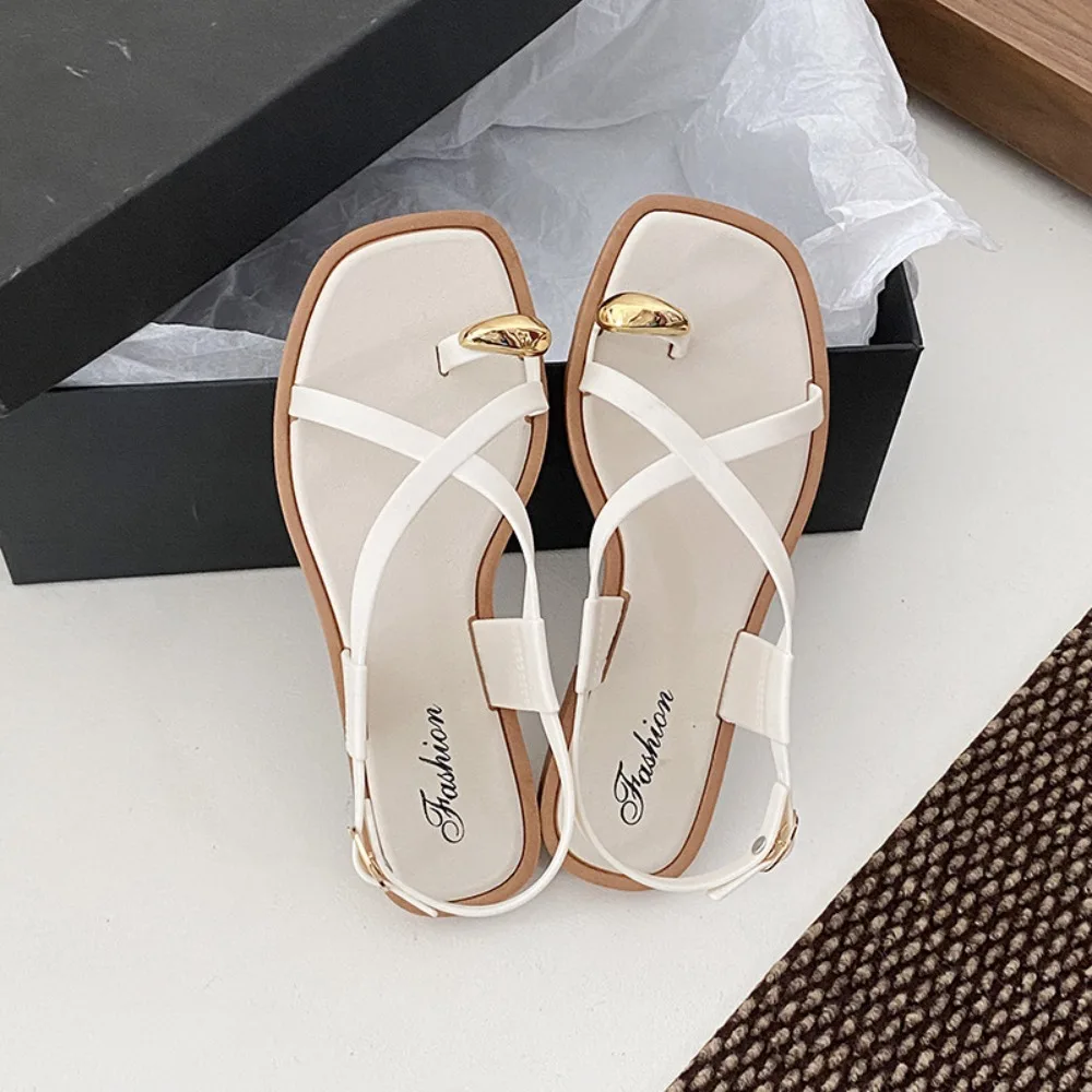 

Женские тапочки 2025 года. Новый комплект классных тапочек с носком для женщин. Летняя одежда. Римские сандалии на плоской подошве. Женская обувь с одним словом.