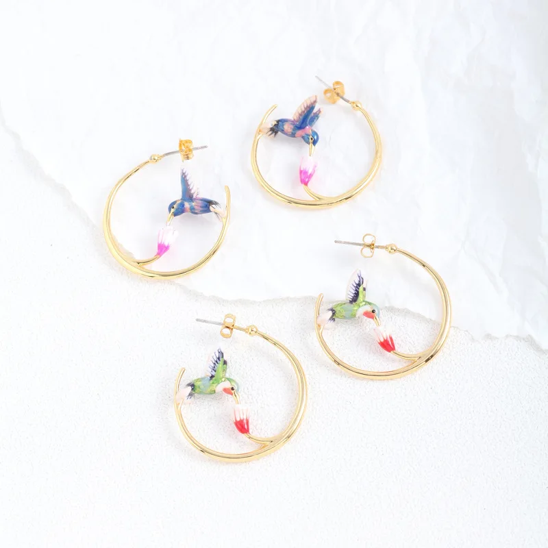 

Fashion Pastoral Style Hand-painted Enamel Glaze Cute Stereo Hummingbird Flowers Gold-plated Circle Earrings for Women Big Hoop