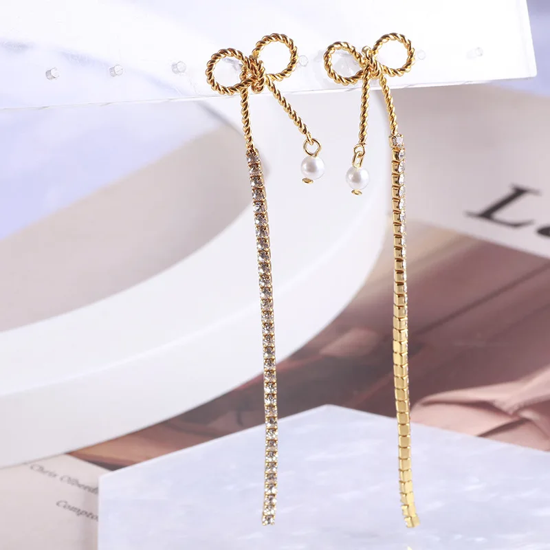 

Korean Fashion Sweet Elegant Twist Pattern Gold-plated Bow Single Row Sparkling Rhinestone Long Tassel Stud Earrings for Women