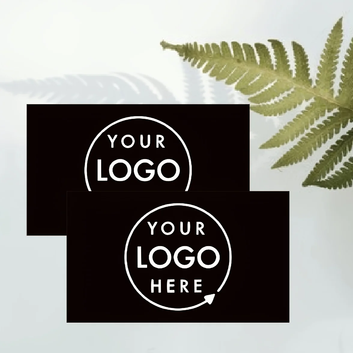 Es gibt insgesamt 60 hochwertige schwarze Karten mit individuellen Logos, darunter Geschenkkarten und personalisierte Visitenkarten. – Detail 4
