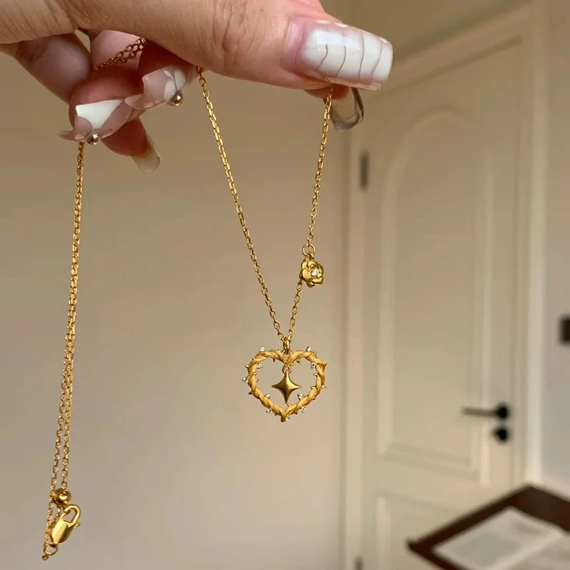 French Retro Thorn Heart Necklace for Women Light Luxury Featuring a Peach shaped Collarbone Chain KOFSAC
