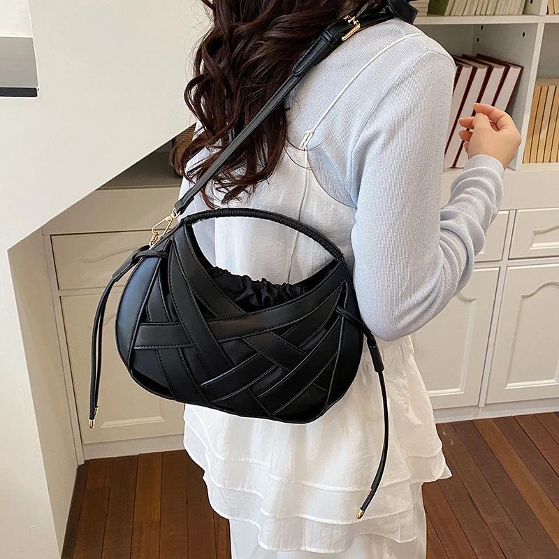 high-quality-women's-chain-shoulder-bag-casual-travel-crossbody-bag-elegant-and-stylish-design-handbag