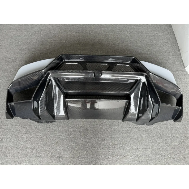 

Для Lamborghini Huracan LP580 LP610: Комплект заднего бампера Vors Style из сухого карбона