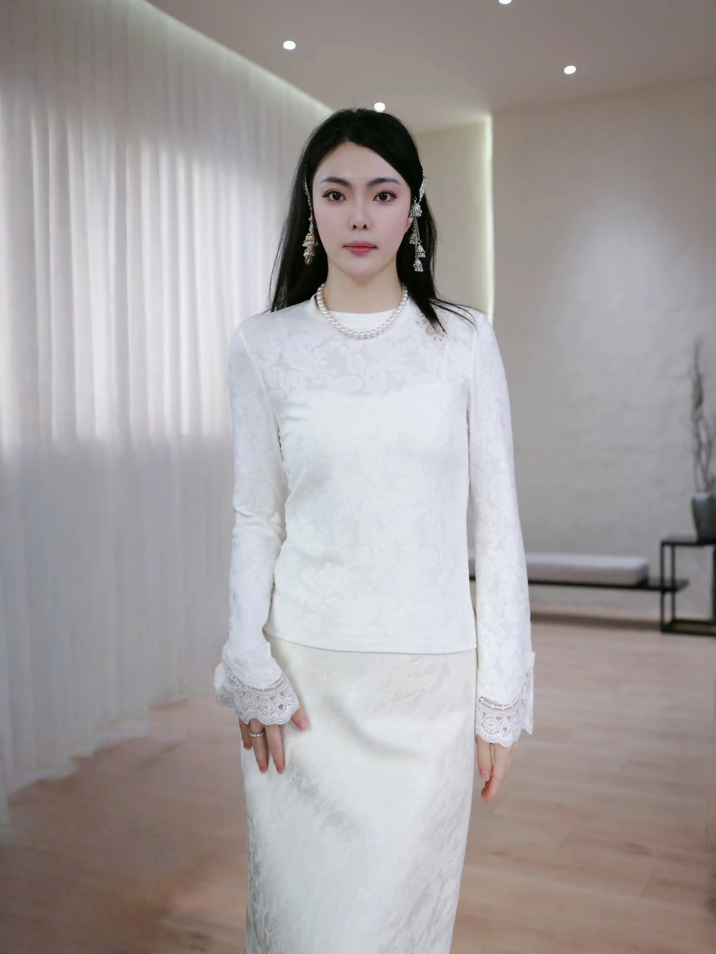 

Женская футболка AW Wang Na Na с кружевной отделкой, свободного кроя, с длинным рукавом, с вышивкой и ажурными вставками на манжетах, дышащая, комфортная