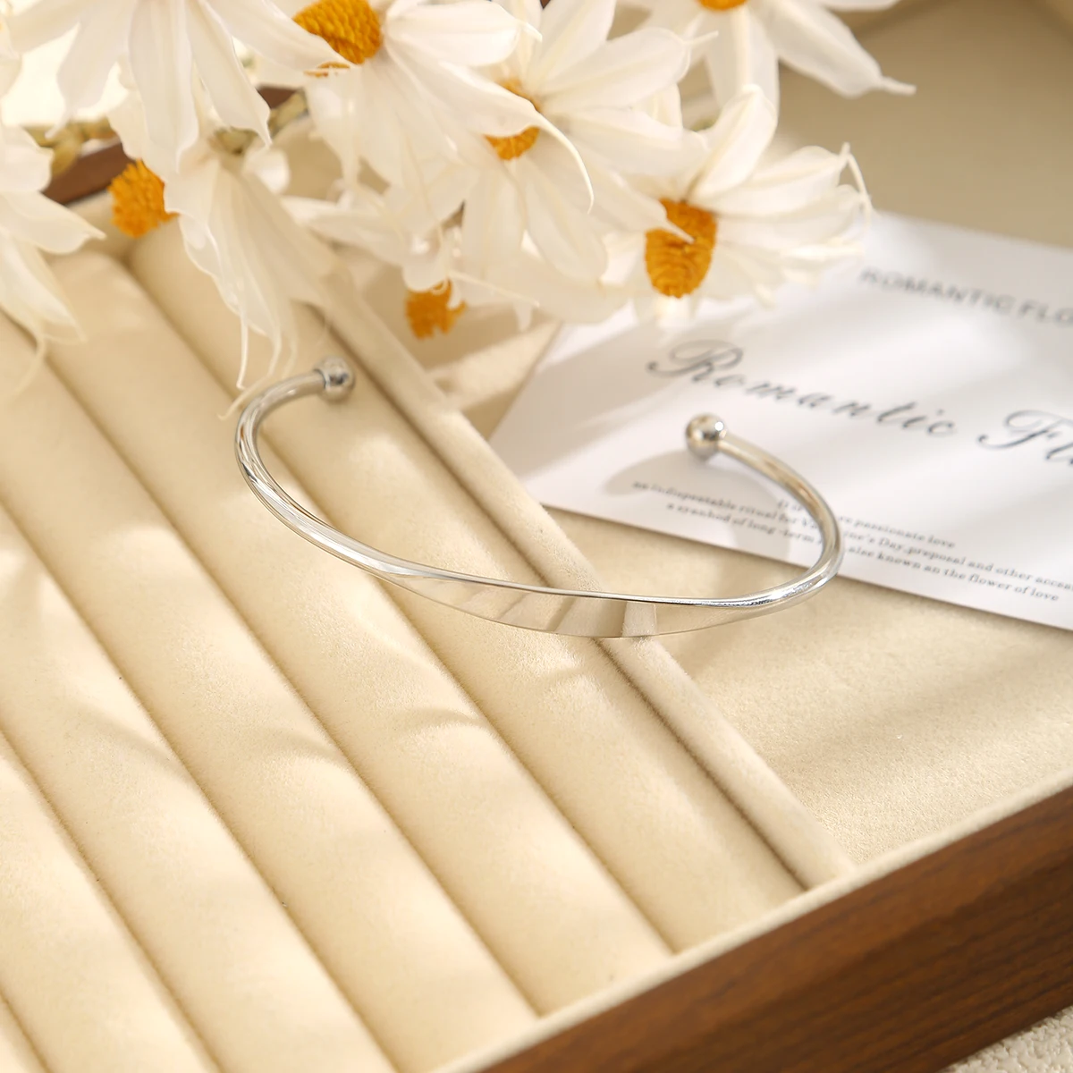 مجموعة GIOIO الحد الأدنى العصرية المفتوحة أساور نسائية عصرية وأنيقة من الفولاذ المقاوم للصدأ مطلية بالذهب عيار 18 قيراط مجوهرات شتوية يومية #5