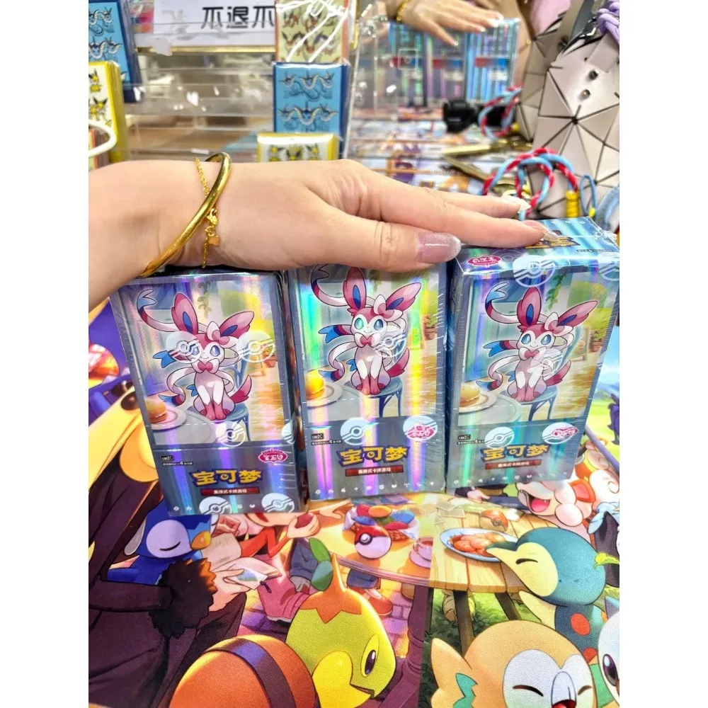 متوفر 100% بطاقات الألعاب الأصلية المجلد 2 القرمزي والبنفسجي التجارة PTCG حقيبة صندوق القرمزي والأرجواني جمع بطاقة هدية