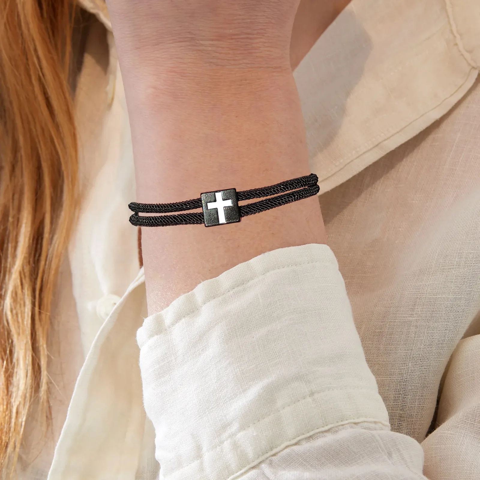 الصليب سوار للزوجين 2025 سحر الموضة أبيض أسود زوجين سبيكة أساور الصداقة مجوهرات هدية عيد الحب لها