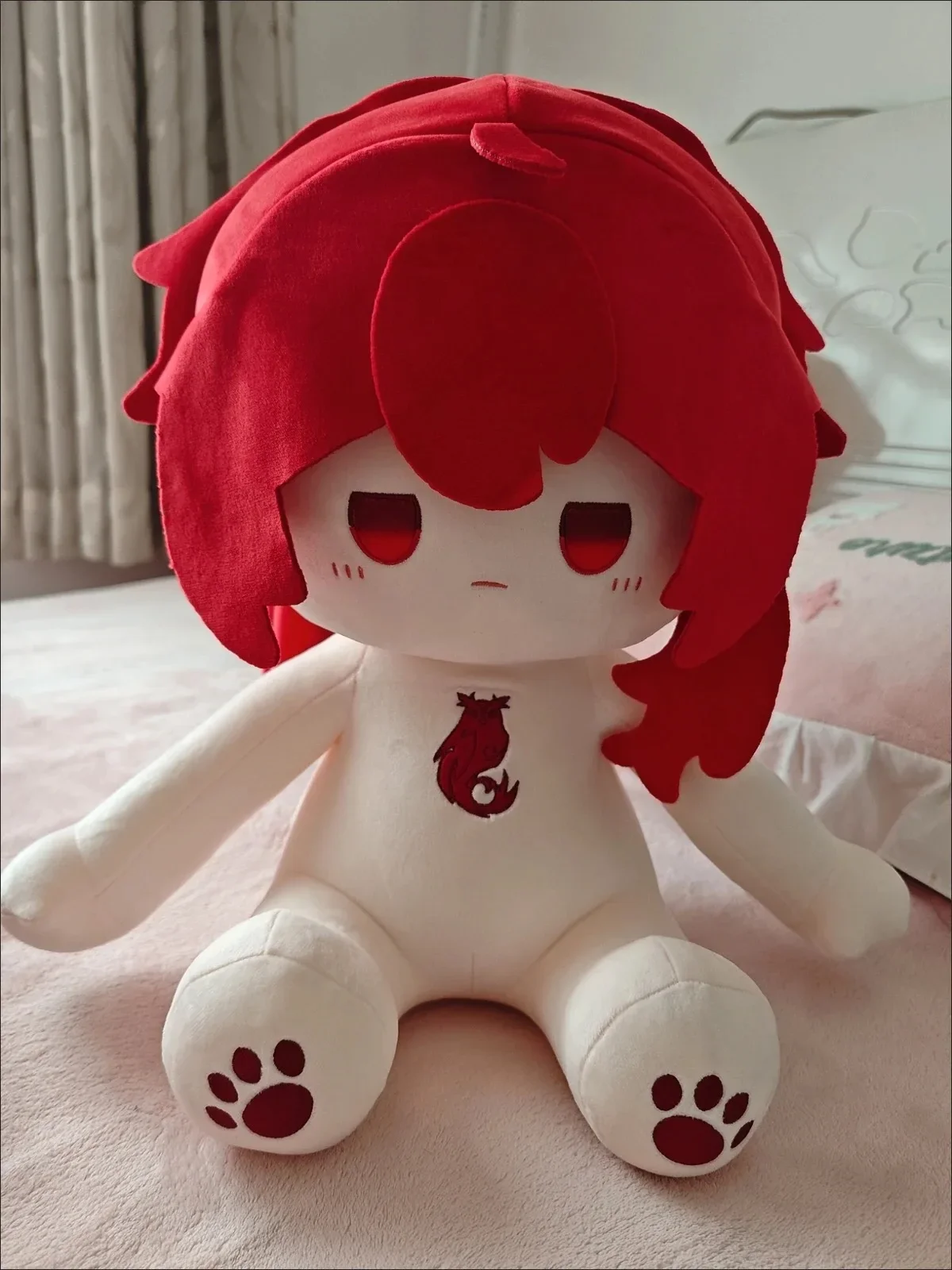 Juego  Anime Genshin Impact  40CM, bonito Diluc, Cosplay, postura sentada, muñeco  peluche suave, vestido corporal, almoha