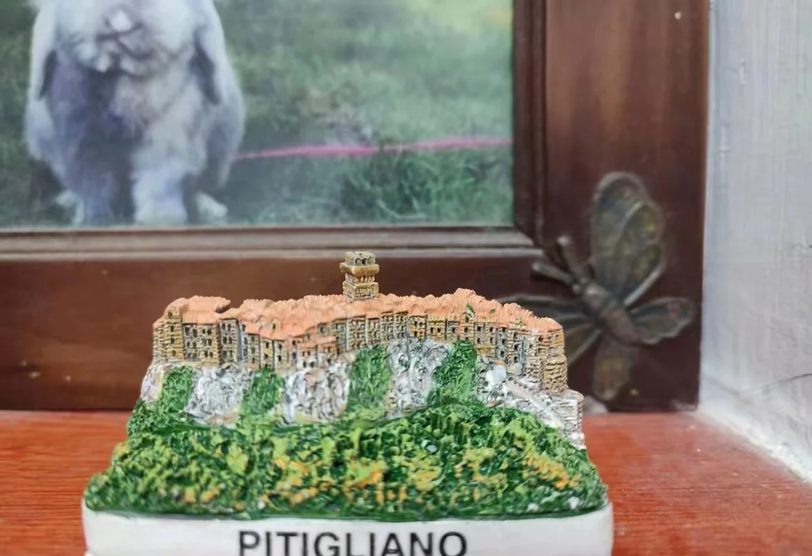 

Resin figure mental psychological sand table game box court therapy building pitigliano Ancient Town italy