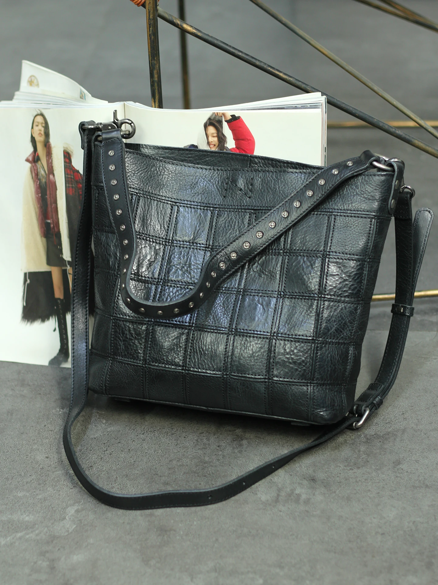 

Retro Handmade Women's Shoulder Crossbody Bag Top Layer Cowhide Leather Vintage Tannery Oil Rich Chessboard Pattern Bag