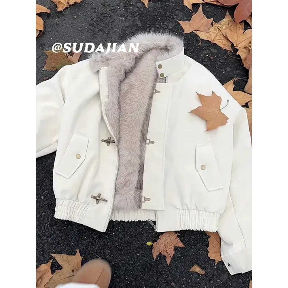 

Мужская зимняя куртка из хлопка в американском ретро-стиле с деконструированным воротником-стойкой, пряжкой в виде самолетной пряжки и принтом горного орла, трендовая, высококачественная, теплая.