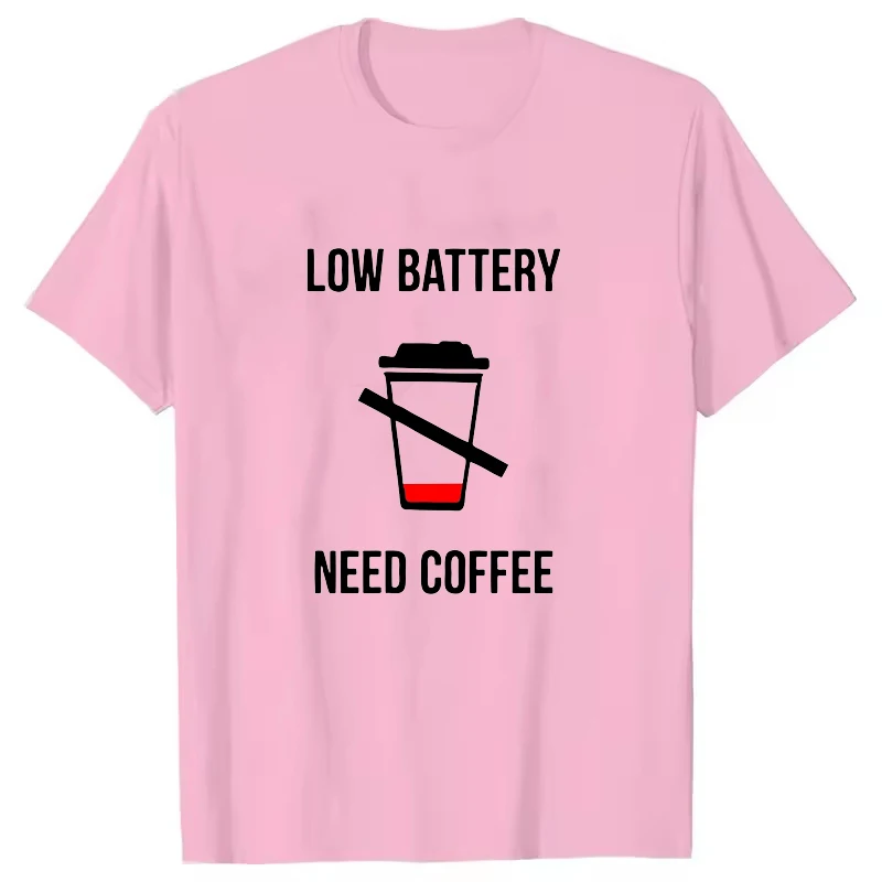 T-Shirt mit Aufdruck „Niedriger Batteriestand: Kaffee braucht“ – Lustiges Unisex-Freizeitshirt mit Rundhalsausschnitt für Damen und Herren, Sommerliches, cooles, lockeres Kurzarm-Oberteil – Detail 8