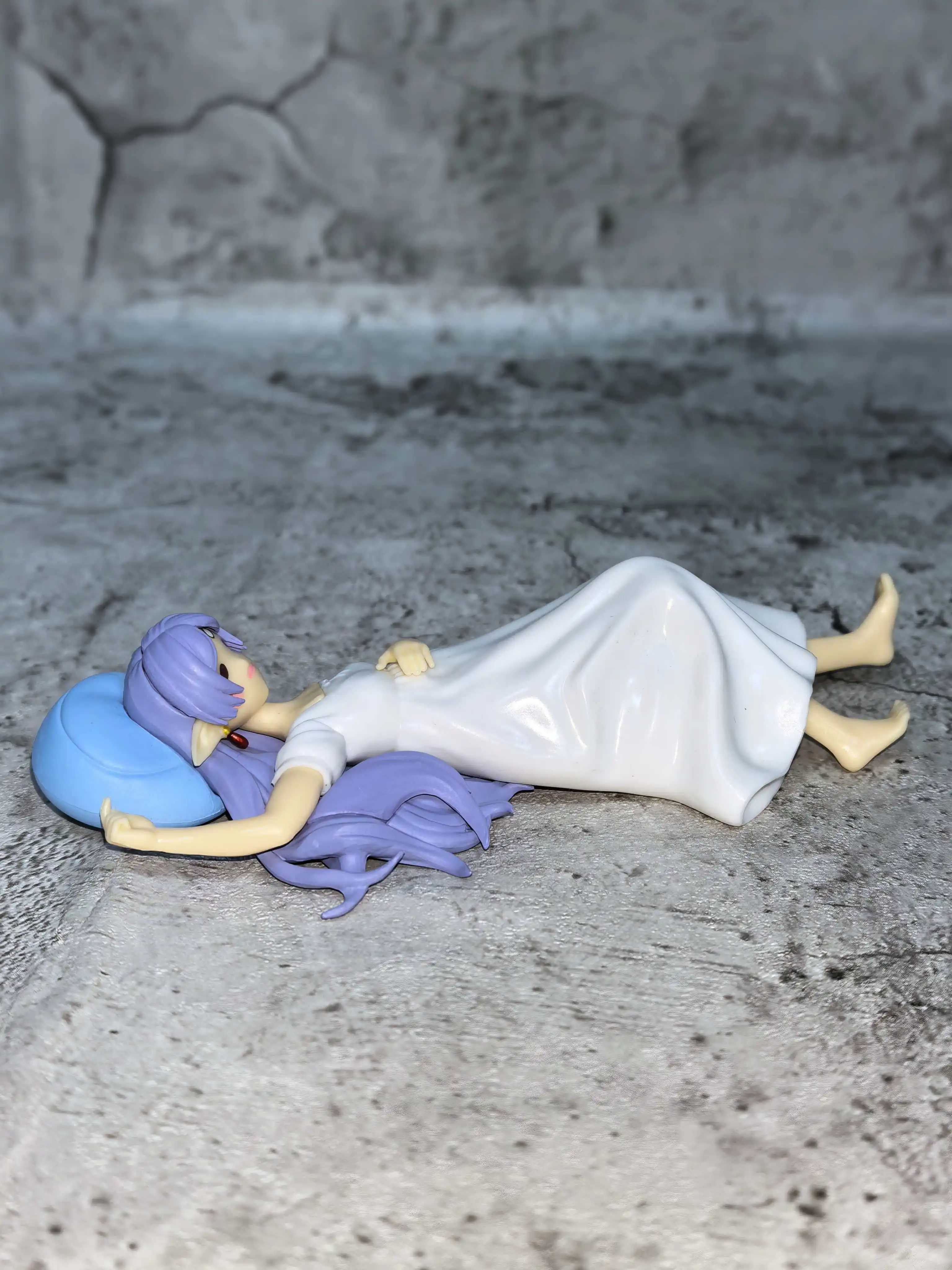 Figure anime Frieren da 17 cm Modello carino posizione addormentata collezione di giocattoli action figure bambole