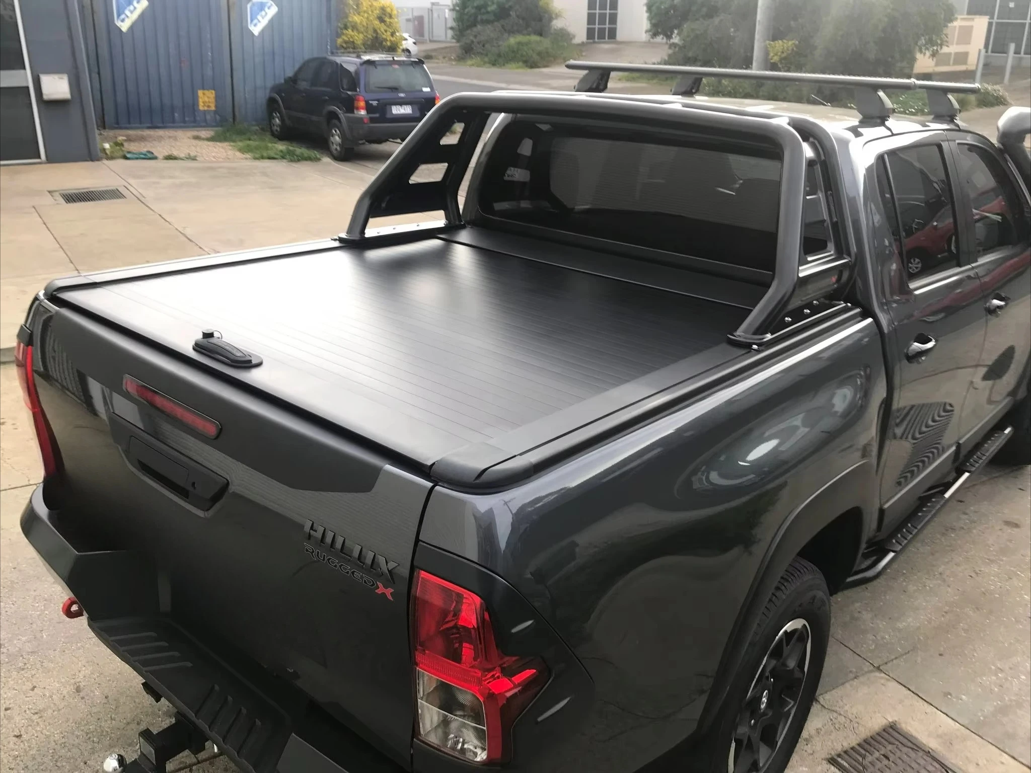 

Thailand Quality Aluminium Roller Lid Shutter 4x4 Pickup Truck Retractable Roll up Tonneau Cover for Mitsubishi Triton L200