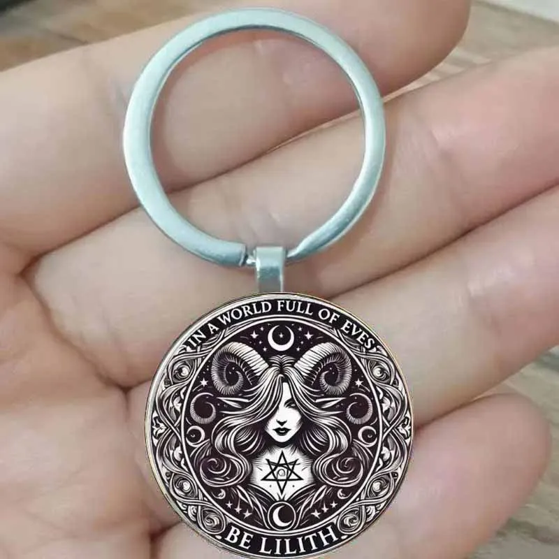 اقتباس ملهم لليليث: سلسلة مفاتيح مصنوعة من خليط معدني دائري - هدية مثالية للرجال، مناسبة للترحيب بالمنزل وأعياد الميلاد وعيد الميلاد #1