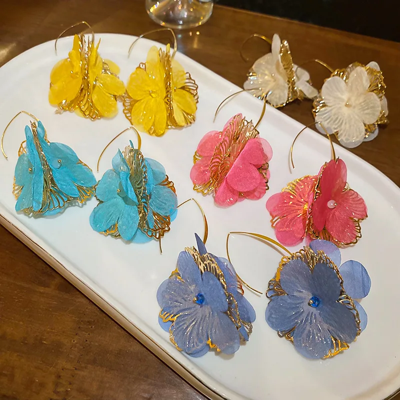 أقراط متدلية على شكل زهرة مكعبة متعددة الطبقات من القماش للنساء موري فتاة كريستال انخفاض القرط جرلي الحلو عطلة نمط الأذن السنانير