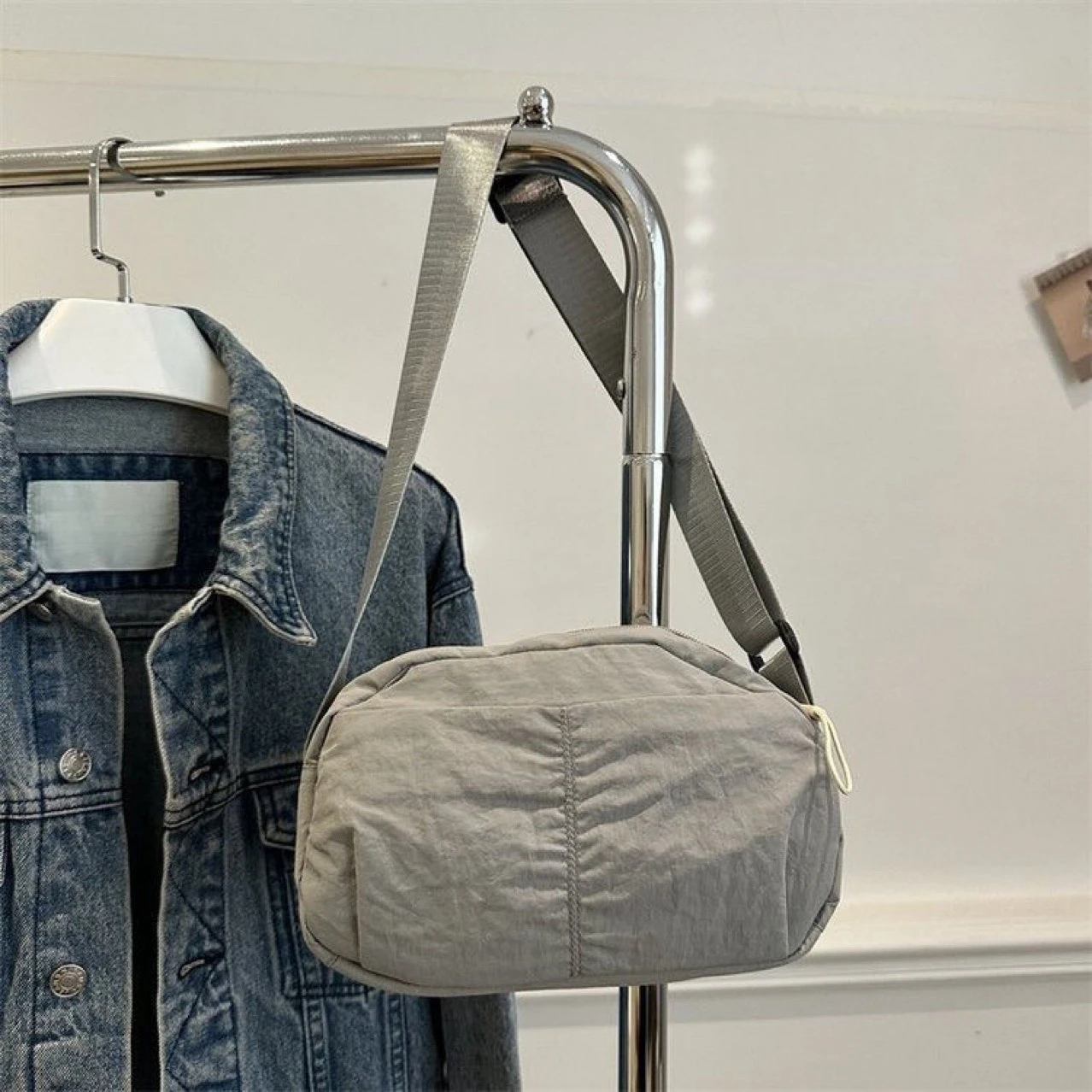 

Новая однотонная сумка через плечо на слинге, быстросохнущая нейлоновая квадратная сумка на молнии, большая вместительная сумка, женская квадратная сумка