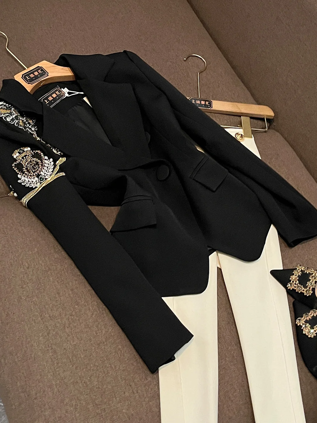 

Spring 2026 Women's Slim Fit Long Sve Tailored Jaet Double Button Pearl Embellied Straight Cut Office Wear Z40
