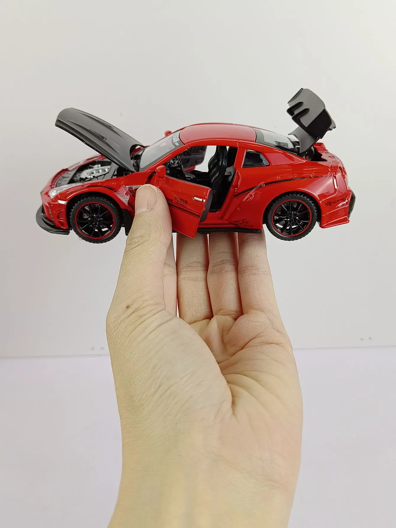 1:32 Nissan GTR35 alloy racing model doors and engine hood, trunk can be opened has simulated sound and lighting functions