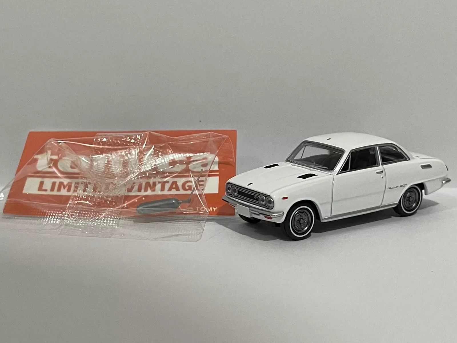 Tomica Limited Vintage Tomytec LV-209a Bellett 1800GT Diecast Collect Car Diecast Model Car Collection Limited Edition Hobby Toy