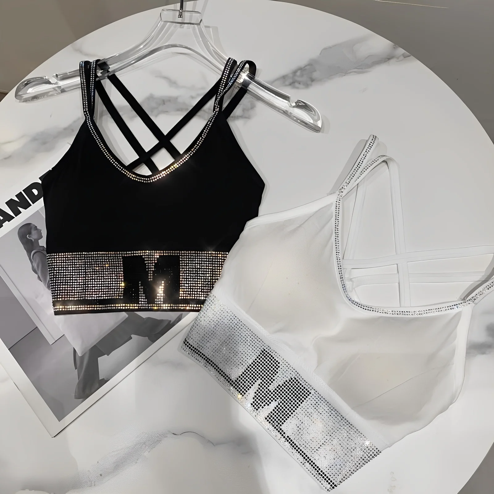 

Trendy Letter Rhinestone Sports Yoga Brtte Crop Top Women's Innerwear ort Sle Commute Faion Letter Pattern