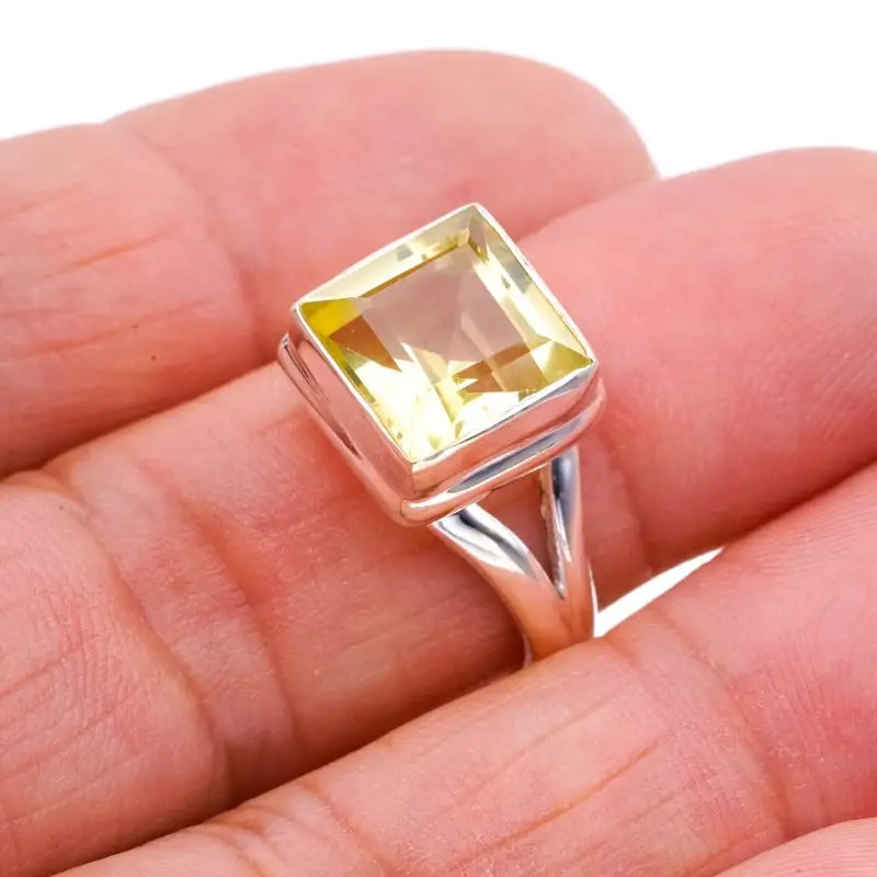 

StarGems ® Кольцо ручной работы из стерлингового серебра 925 пробы с натуральным зеленым аметистом 7,5 F0359