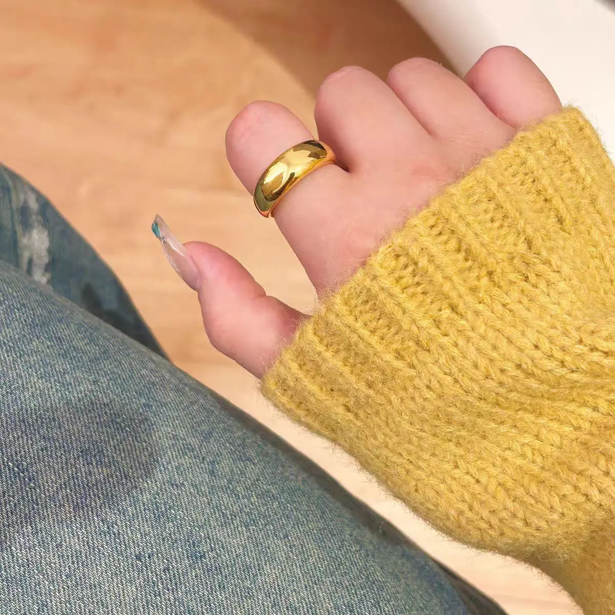 AU999 24K Gold Women's Bread Closed Ring - Polished Surface + Shimmer Edge Contrast, Engraved Micro Patterns, Daily Luxury Vibe